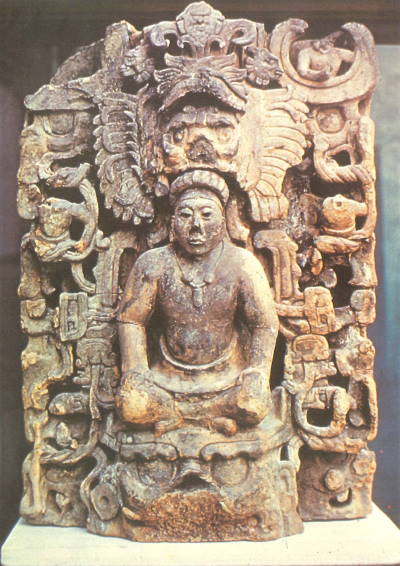 Imagen de una estatua de la cultura de los mayas